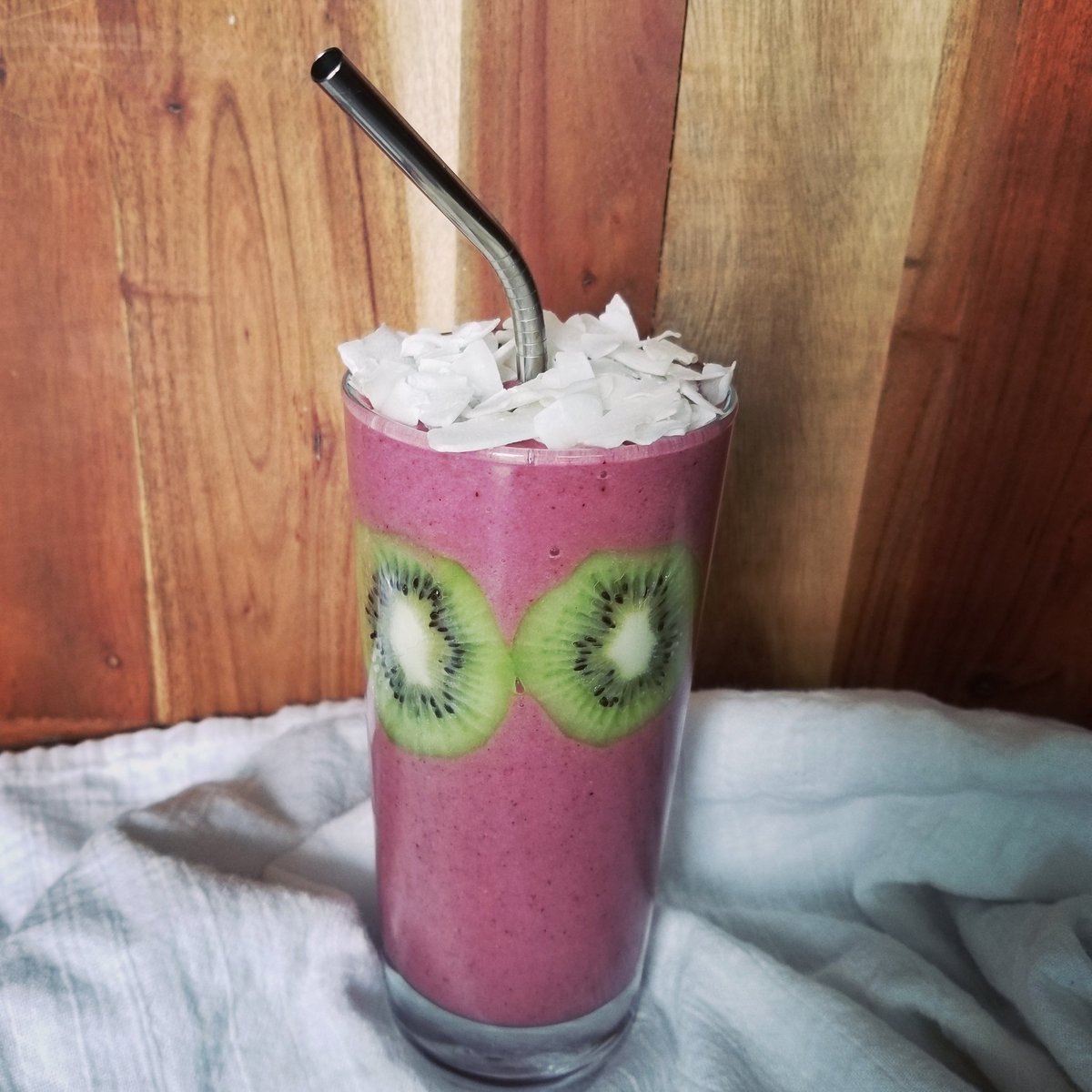WhirledJuice's tweet image. Tart is nice. #pomegranate #shikuwasa #smoothie #kiwi