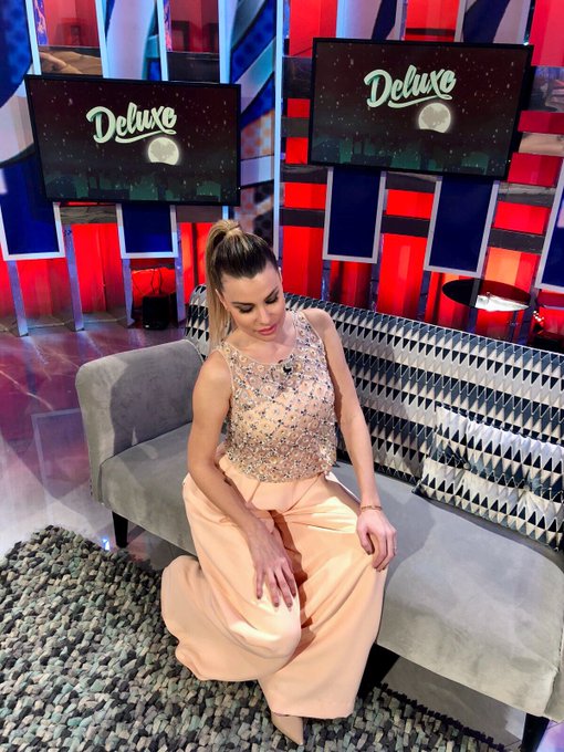 En un ratito nos vemos en @DeluxeSabado ❤️ https://t.co/xxo5MBpEce<a class="tags" target="_blank" title="On Twitter" href="/?out=eyJ0eXAiOiJKV1QiLCJhbGciOiJIUzUxMiJ9.eyJpYXQiOjE3MjMwMjgxNzYsImlzcyI6InR3cG9ybnN0YXJzLmNvbSIsIm5iZiI6MTcyMzAyODE3NiwiZXhwIjoxNzU0NTY0MTc2LCJyZWRpcmVjdF91cmwiOiJodHRwczovL3R3aXR0ZXIuY29tL0RlbHV4ZVNhYmFkbyJ9.HXmMvWen0OLu2Y84AWKmztpJkYitwxgfUOac-kAF6fqqvNTotAA5w5j_8oiSniUmndM7yVJ5RRfG5uZG2Czs5Q">@DeluxeSabado</a><a href="/tag/felizlunes"class="tags"><span>#felizlunes</span></a><a href="/tag/semanasanta"class="tags"><span>#semanasanta</span></a>