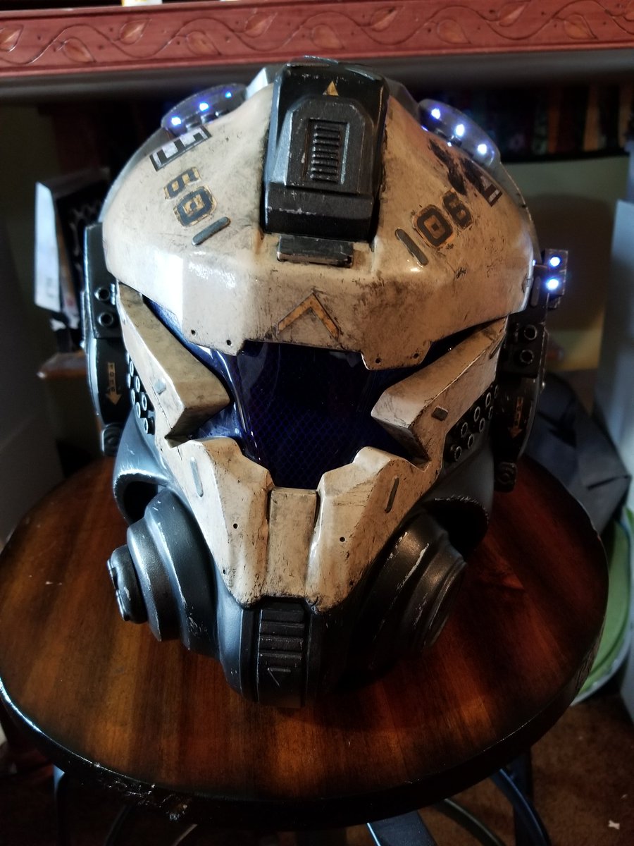 My custom #Titanfall IMC pilot helmet for my Pulse Blade Pilot suit is fini...