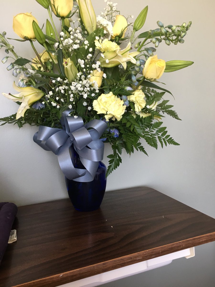 KLinGeorgia's tweet photo. @carolnewhouser@cathylindsey:Thank you for the beautiful Grobanite yellow roses and the love that comes with them. That love is returned two-fold. https://t.co/cwqo5E2q8Q