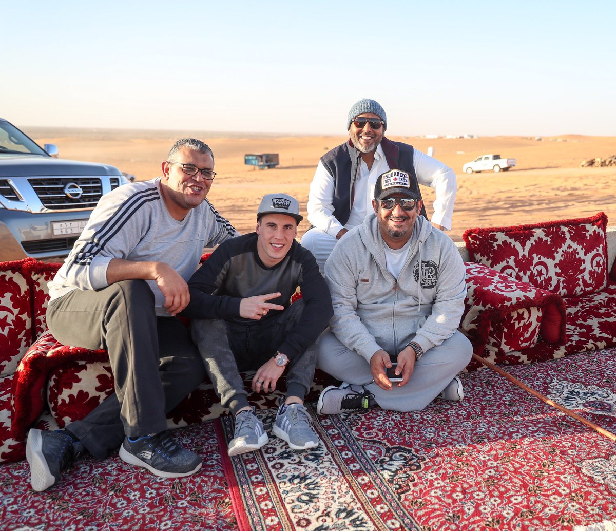 غازي ذعار المطيري على تويتر صورتي مع الامير الغالي الامير نواف بن سعد ال سعود ريئس نادي الهلال
