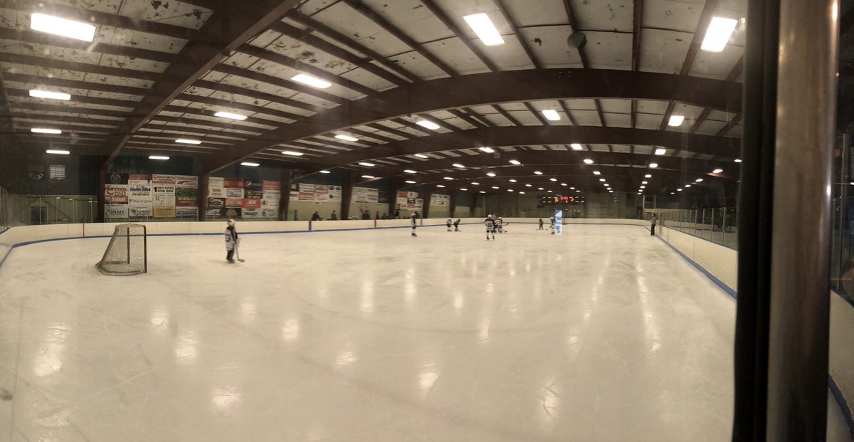 B1BantamWBL's tweet photo. Good luck tonight boys. I’m watching some B Squirt puck up in Bemidji. https://t.co/Y6I7TcP8pS