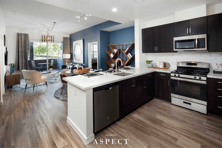 AlexanAspect's tweet photo. Modern amenities meet trend-setting interior design to create a home that's fun, fashionable and anything but ordinary. To schedule a viewing, click the call button in our bio. #Fullerton #alexan #Anaheim #alexanaspect #2bedroom #modernliving #luxury #luxeliving https://t.co/jpwkISE26k