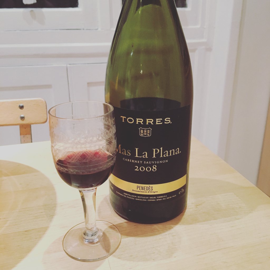 Un vin protégé par 3 tours : Familia Torres.Dégustation du #MasLaPlana Cabernet Sauvignon… duconseilenbouteille.wordpress.com/2018/01/06/un-…