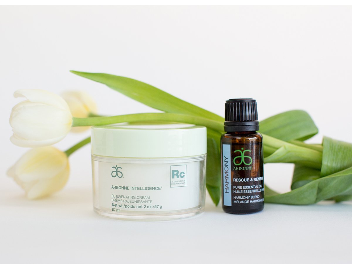 ArbonneCanada's tweet photo. Each of our Rescue &amp; Renew Pure Essential Oils can be diffused to create an aromatic surrounding or applied topically onto the skin. Comment with your favourite essential oil and diffusing method.
#ArbonneEh #RescueandRenew
https://t.co/gJH27Ak6la https://t.co/uw81axm0MB