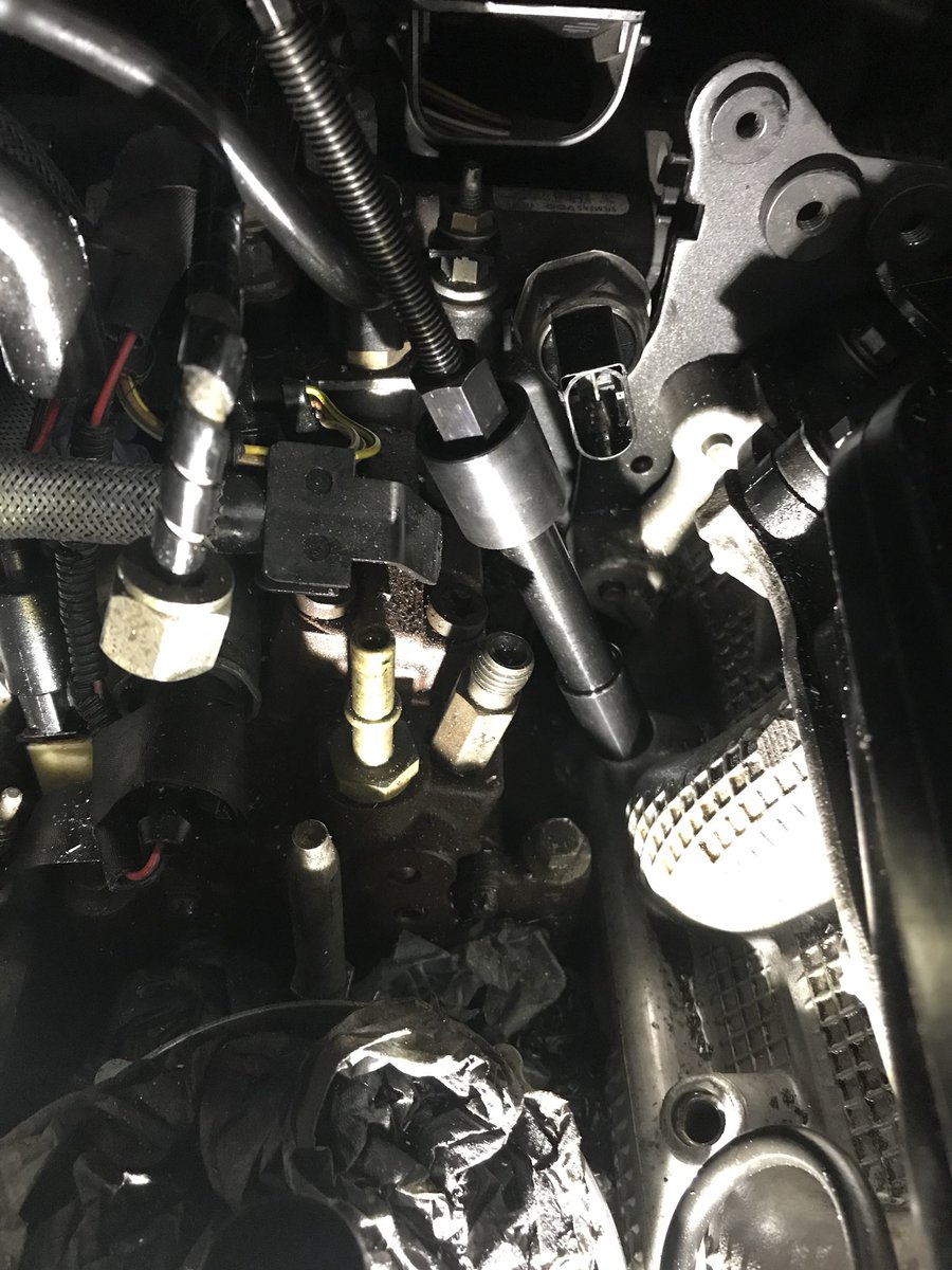 headtech0's tweet photo. Broken glow plug removal all makes drilled and extracted in situ at https://t.co/TkPQLukhF8 https://t.co/Z3QXMAYMAK