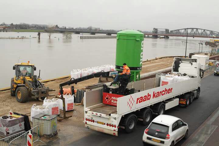 RKB_Zutphen's tweet photo. Hoog water in Zutphen. #NTP https://t.co/zoIwv2QiHC