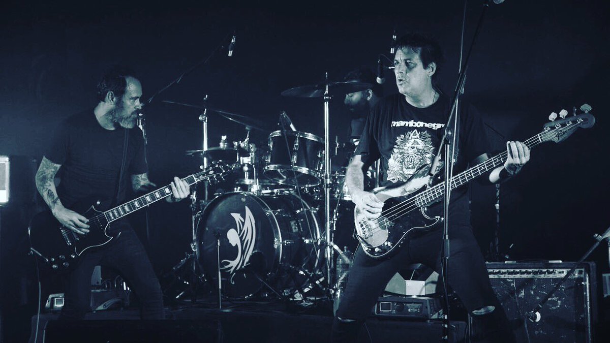 Anoche, transpirando la camiseta en #AbsolutoRock junto a los amigos <a href="/Karmapy/">Karma - PY</a> y <a href="/floumusic/">FLOU</a> 
Esta noche repetimos en #HostelCasaDeAnel #Ypacaraí