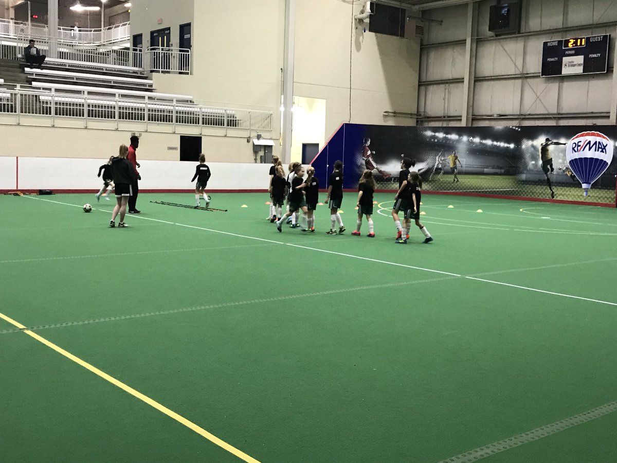 SpruceGroveSocc's tweet photo. Saints technical is underway at the @TriLeisure. Our U11 Girls and Boys teams getting elite training from @TWPyeg #TrainLikeAPro #LiveLikeAPro #BeAPro https://t.co/CxIC3pfnXA