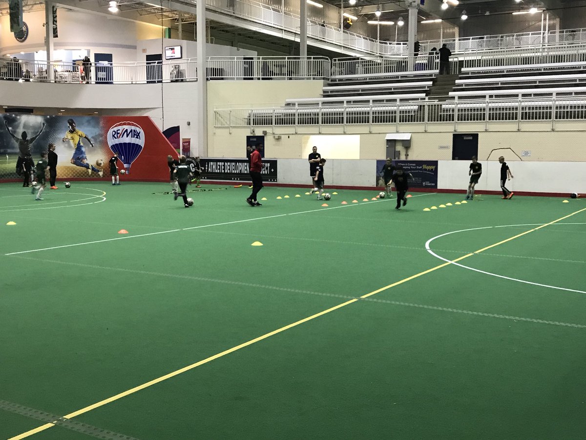 SpruceGroveSocc's tweet photo. Saints technical is underway at the @TriLeisure. Our U11 Girls and Boys teams getting elite training from @TWPyeg #TrainLikeAPro #LiveLikeAPro #BeAPro https://t.co/CxIC3pfnXA