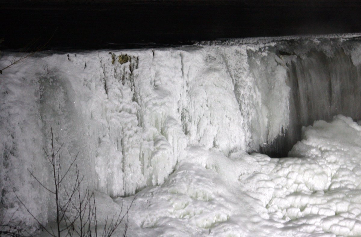 MikeWil32606343's tweet photo. Sooooo cold at #otterville dam tonite. Steam rising from flowing water. #wanderingweekends #roadtrip #Falls #ShareYourWeather @weathernetwork @NicoleKarkic @RachelSchoutsen @Explorationproj https://t.co/nww7k3JiBt