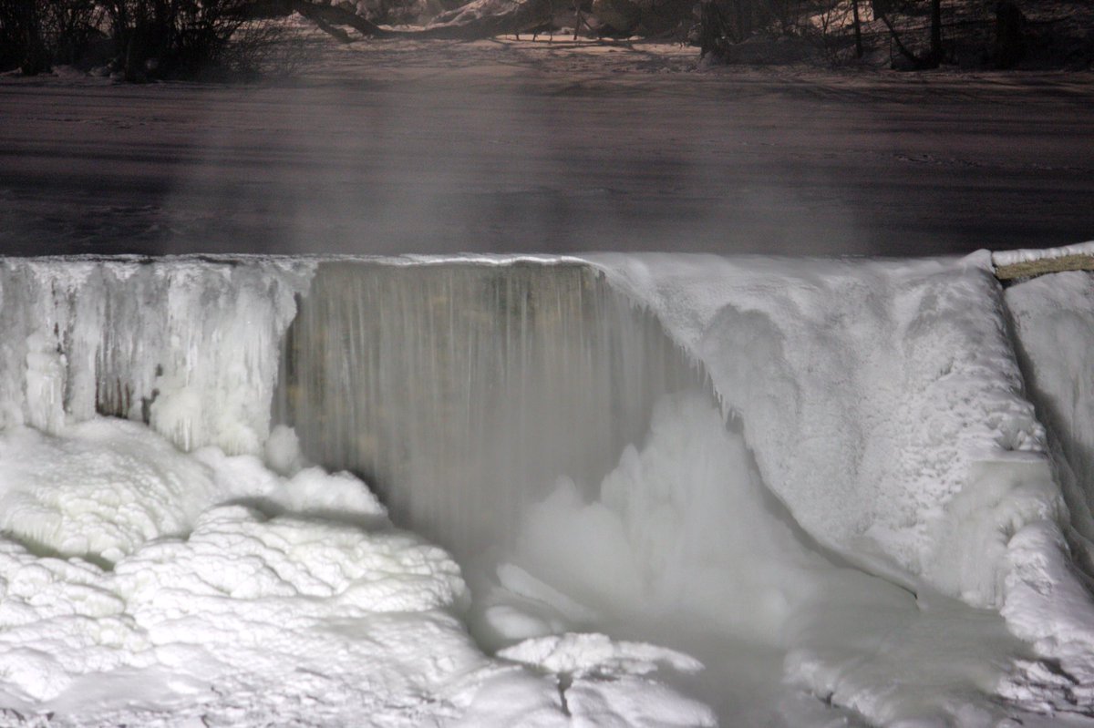 MikeWil32606343's tweet photo. Sooooo cold at #otterville dam tonite. Steam rising from flowing water. #wanderingweekends #roadtrip #Falls #ShareYourWeather @weathernetwork @NicoleKarkic @RachelSchoutsen @Explorationproj https://t.co/nww7k3JiBt