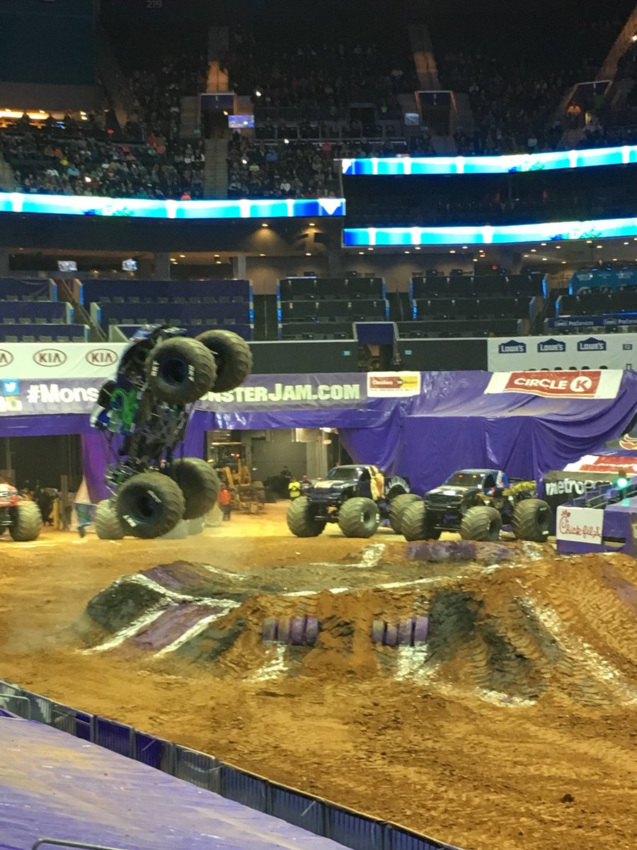 mlatzig's tweet photo. Awesome time tonight at Charlotte #MonsterJam https://t.co/svwZ0F0S1r