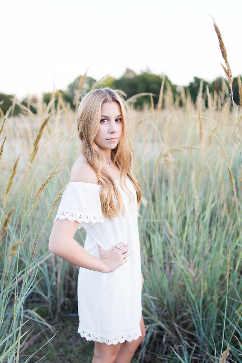 laylee_emadi's tweet photo. SENIORS!! Book your March/April Senior session soon, dates are quickly filling up!! 🎉💕🤗 https://t.co/T9y80kRQoG