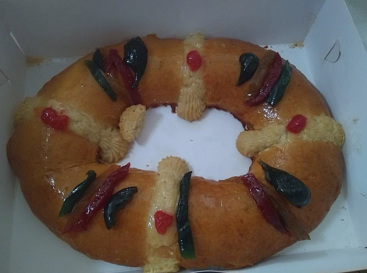 Didetzisotelo's tweet photo. Y si empezamos la #dieta para el #2019 ? Ya con #calma y bien #planeada !!! 🤔🤣 #RoscaDeReyes #reyes #DiaDeReyes #Reyes2018 #ReyesMagos https://t.co/JJmLHELfej
