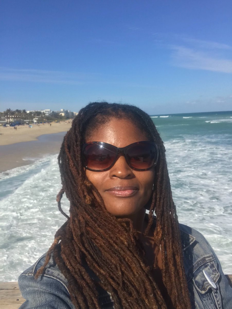 EricaVanBuren32's tweet image. Beach 🏖 bumming it in January. Got to love it. #STLborn #family #lakeworthbeach #Florida