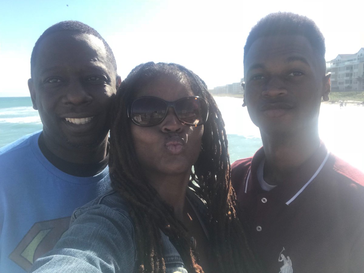 EricaVanBuren32's tweet image. Beach 🏖 bumming it in January. Got to love it. #STLborn #family #lakeworthbeach #Florida