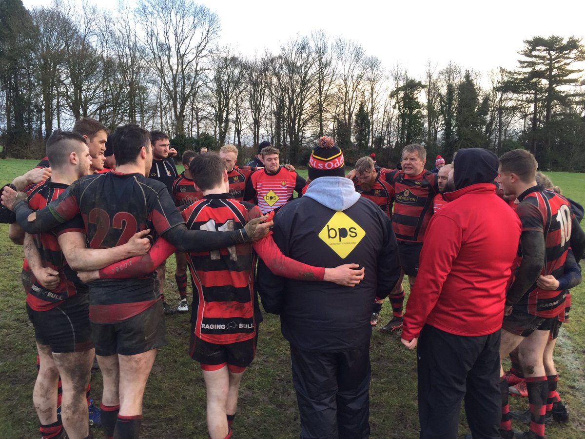 CirencesterRFC's tweet photo. Huddle most warming today @CirencesterRFC #winnersworkharder https://t.co/D3tEF69bZx