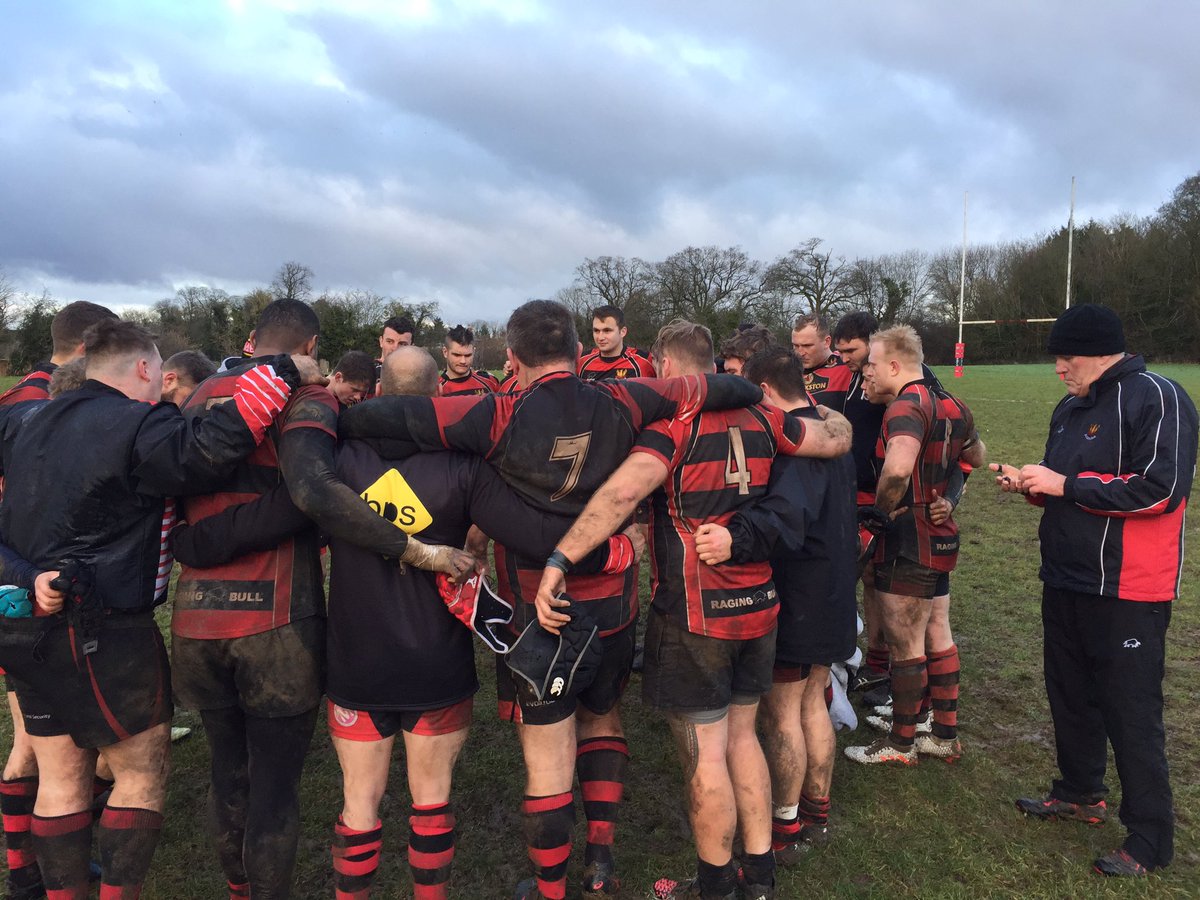 CirencesterRFC's tweet photo. Huddle most warming today @CirencesterRFC #winnersworkharder https://t.co/D3tEF69bZx