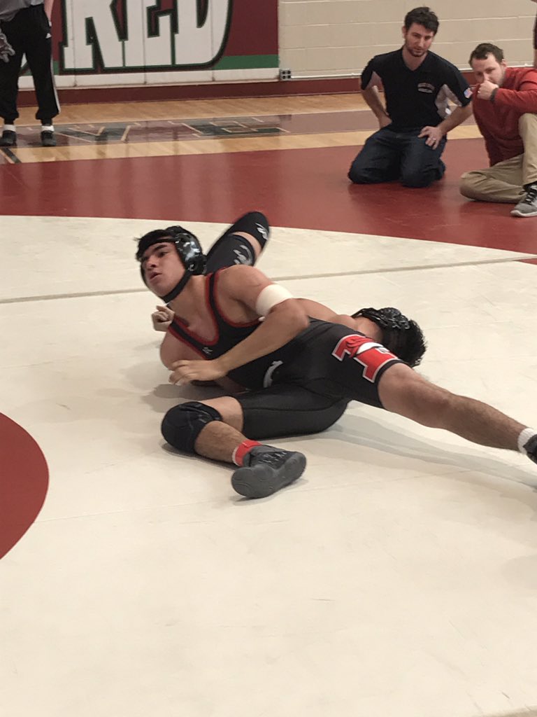 As a team, Mineola finishes in 3rd at the Glen Cove Cup. Champions include: Ryan Sullivan(126 lbs), Jack Duff(138 lbs), Ericsson Velasquez(160 lbs), Mike Cueter(170 lbs) and Ezequiel Claros(132 lbs) was also named as the team's Most Outstanding Wrestler finishing the day 5-0.