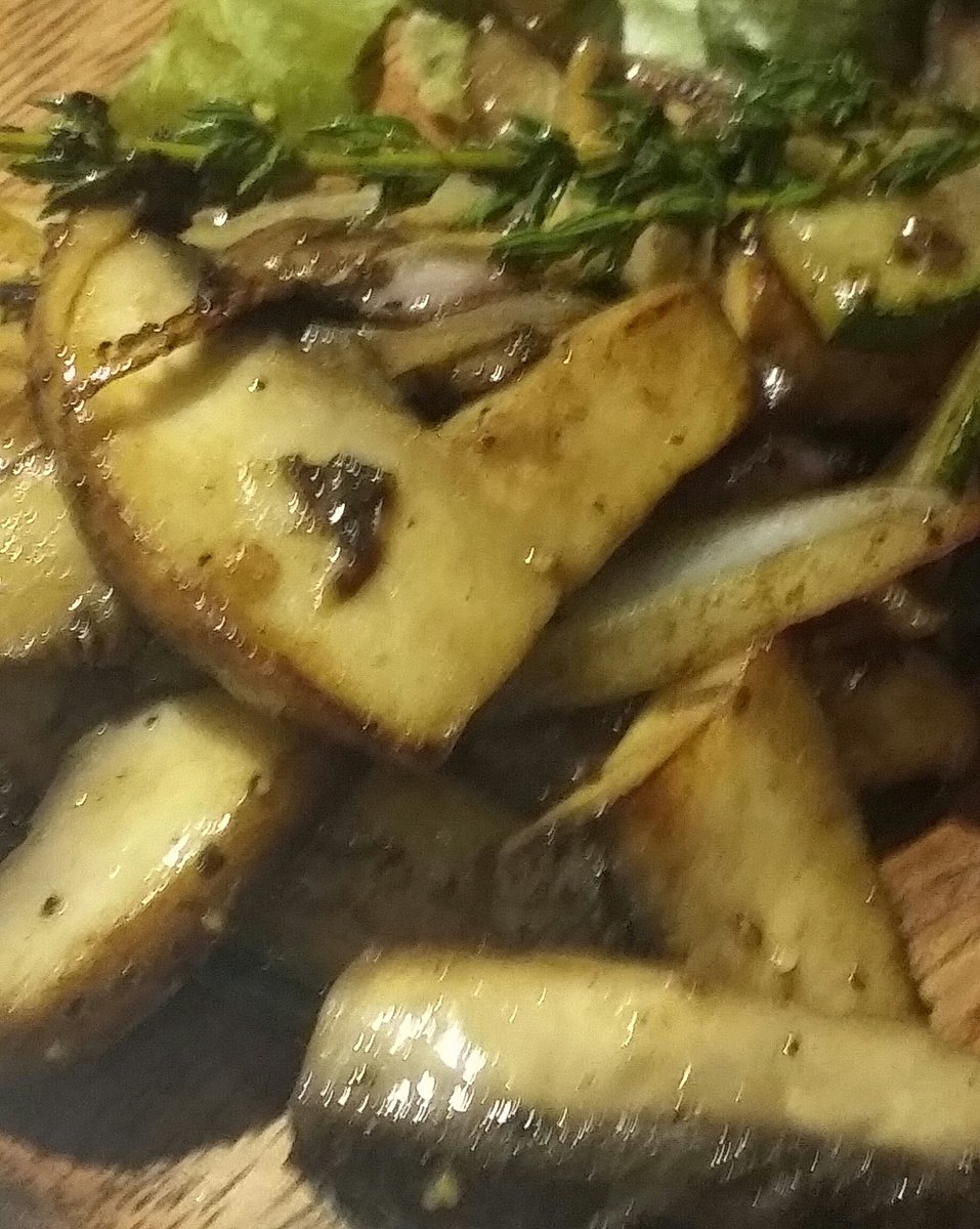 carpenterandch1's tweet photo. Portobello &amp; Thyme #Portabello #Thyme #Essence #Riesling #TheLibrary #DownTown #FloTown https://t.co/woH8Pb18El