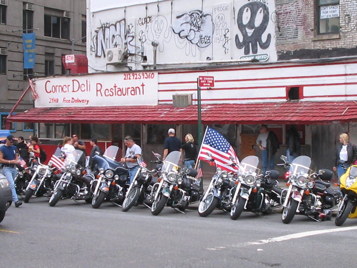 EsquinaNYC's tweet photo. The OG Corner Deli before SoHo was SoHo.
#original #og #cornerdeli #thecorner #delivery #bikers #americathebeautiful #soho #nolita #esquinanyc #laesquina #nycdeli https://t.co/IT3s0mzVrQ