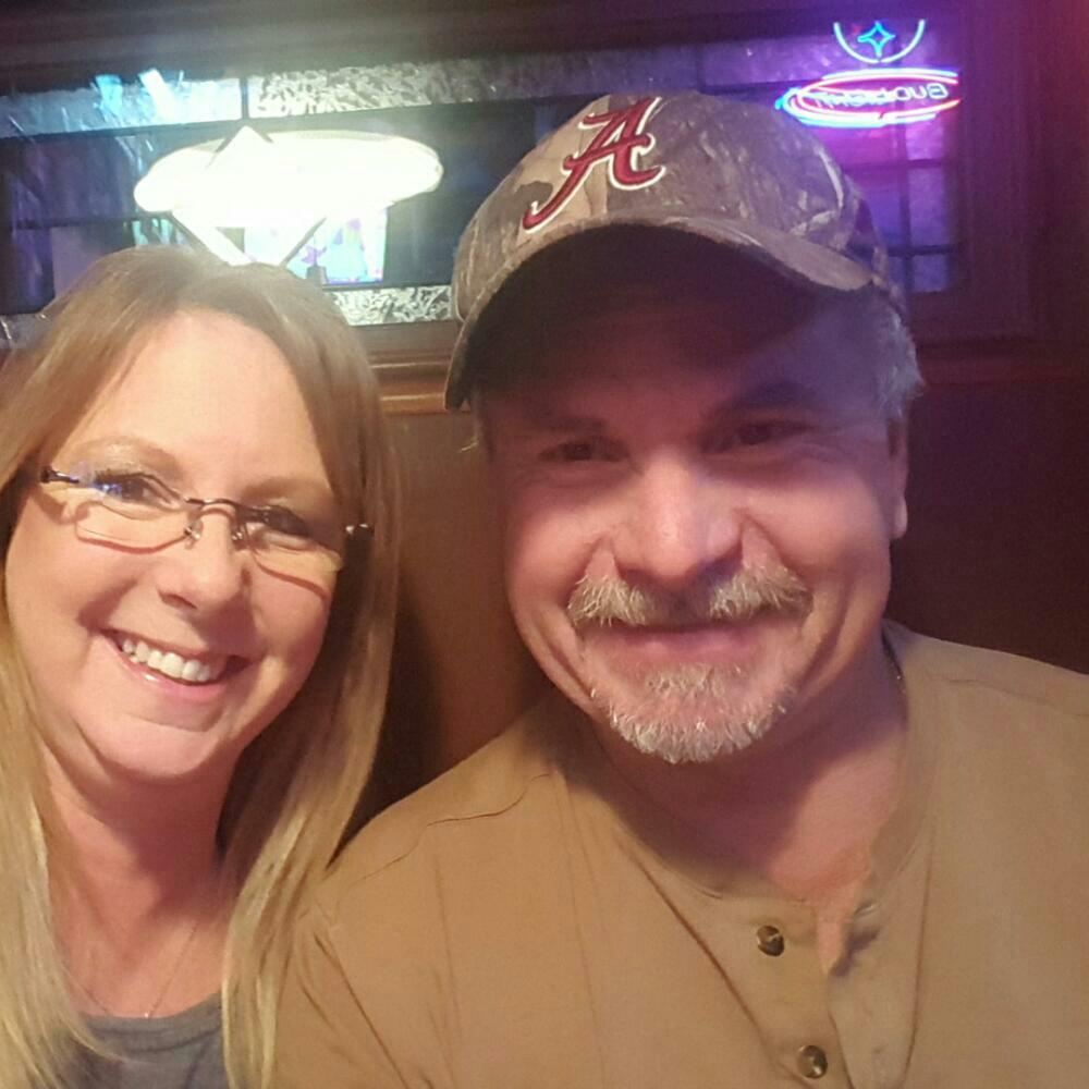 careyapplepi's tweet photo. First night out to dinner in a week. Guess where we are!! @eatatricks @getStealz https://t.co/GIv2SOYW0i