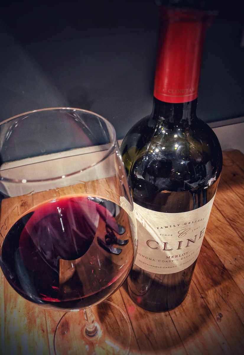 irishfeismom's tweet photo. What a 1st day back at #feising. Car was vandalized. Dealt with insurance &amp; kids dancing all morning at @MuggivanFeis. This is making it all better. Thanks, @ClineCellars #saturdaynight https://t.co/7cdUgbGu9K