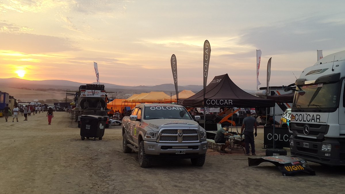 Hermosa postal luego de la primera etapa. Un service a los protos y listos para la etapa 2 @ColcarRT <a href="/soleCRT/">Sole Prieto</a> <a href="/PITUSCHOLZ/">Sebastián "Pitu" Scholz</a> <a href="/patosilvasport/">Pato Silva</a> <a href="/colcarMB/">Colcar Merbus</a>