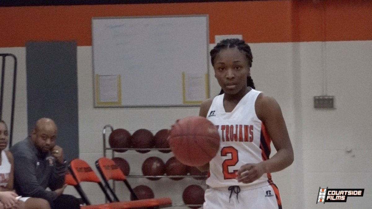 CourtsideFilms's tweet photo. NEW: Junior Guard Amanee Clark Scores 25 Points Today In A Win For Waterloo East! (VIDEO) https://t.co/UZtju2CG3b https://t.co/gSfa06a38O