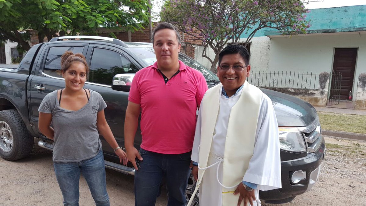 DJuarezOrieta's tweet photo. #JUJUY #FelizDiadeReyes Junto a padre Héctor Martinez participamos del 10° Encuentro de Pesebres en el barrio Belgrano - Capilla de Fátima de la ciudad de San Pedro 

 ✌️👑👑👑🍿🍬🍭🍫 https://t.co/S8c1d0NnAp