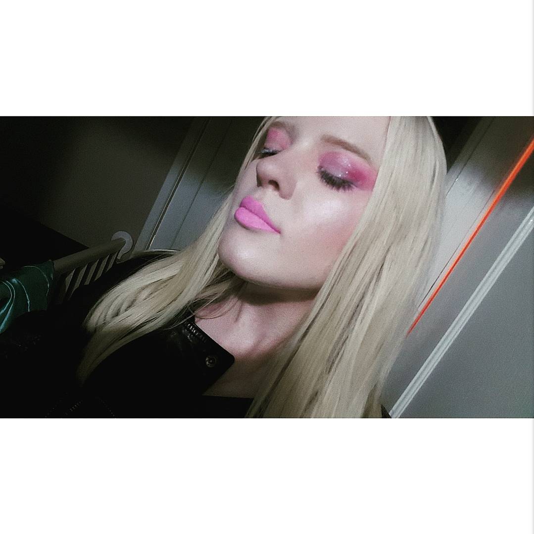 BondAimee26's tweet photo. Can never have too much makeup💕 https://t.co/EdvLOXRNNu
