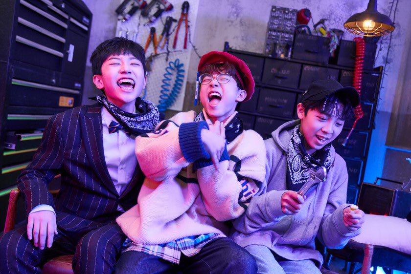 OGSchoolPBrasil's tweet photo. 06.01.18 • 📷 FOTOS | #OGSCHOOL_PROJECT nos bastidores da gravação de #OGZ | © starship (1/4)

조우찬 x #박현진 x #에이칠로 | ❁ https://t.co/ZgAyP76YLs