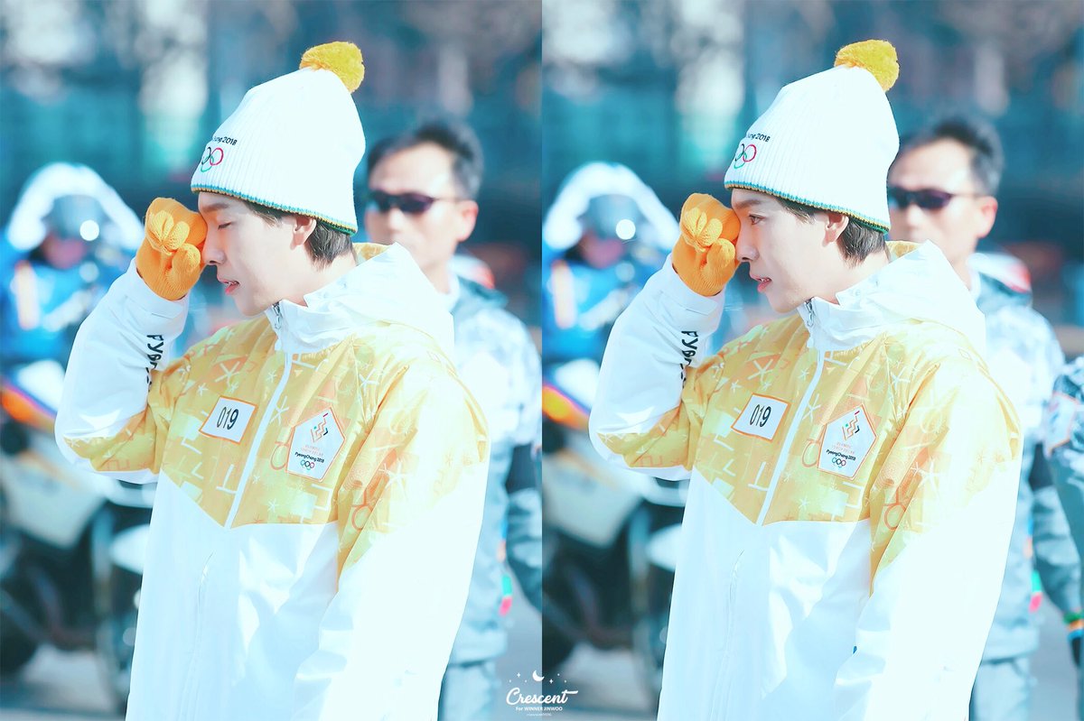 crescent0926's tweet photo. 180105 평창올림픽 성화봉송
햇빛이 잘못했네!🔥☀️
#위너 #김진우 #WINNER #KIMJINWOO https://t.co/2NAv7Nfyaz