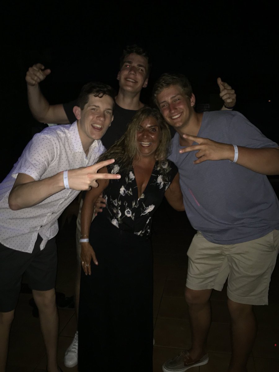 egadola10's tweet photo. Happy birthday to one of my favorite coworkers @DxGoeddeke #stuffcurry #sbo https://t.co/aRlyKf4vp0