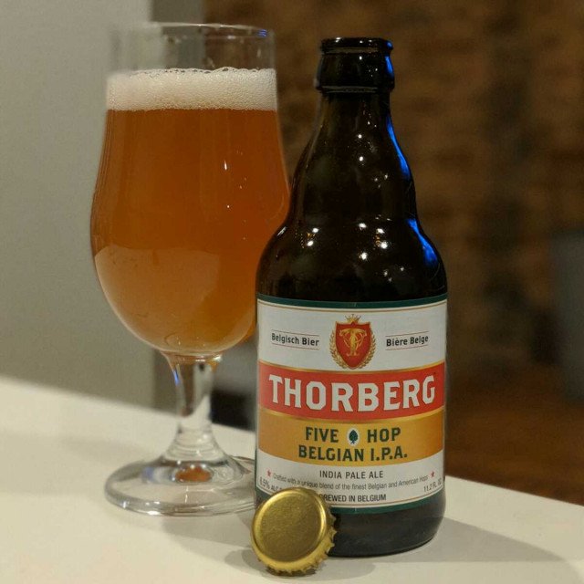 Geukkig Nieuwjaar aan de vrienden, fans en bierliefhebbers. #nieuwjaar #gelukkignieuwjaar #bonneannée #goedbezig #happynewyear #happy2018 #newyear2018 #newyear #bieren #bier #gerstennat