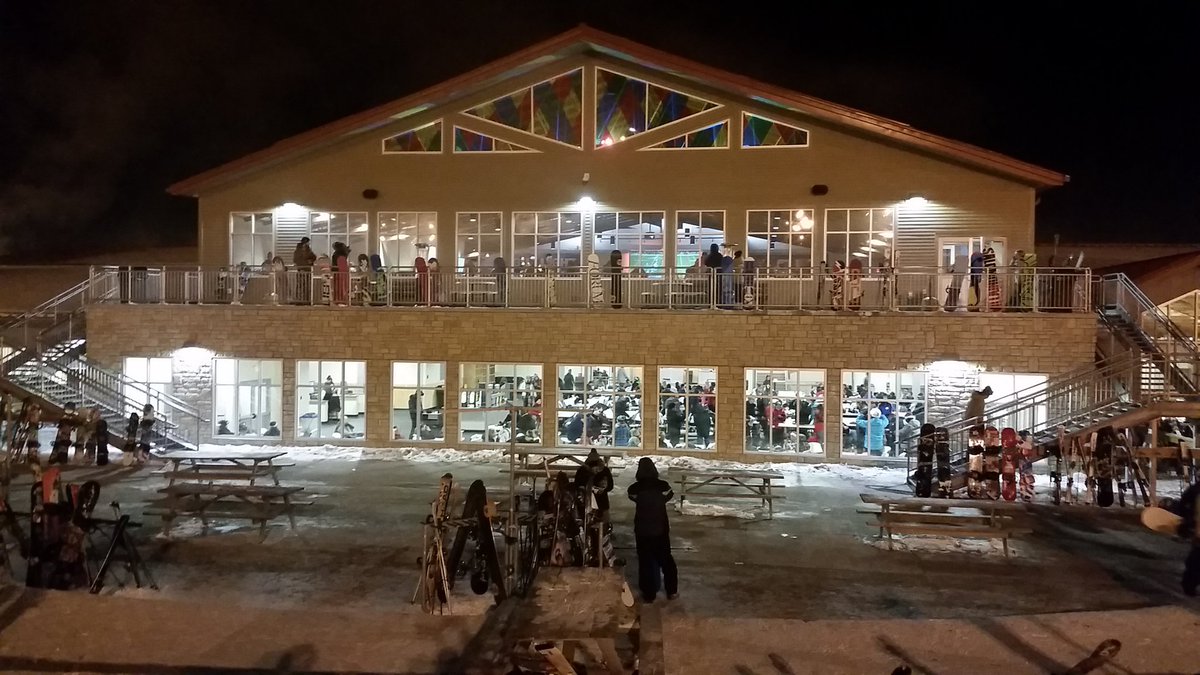 GCHSSkiClub's tweet photo. Another great night @SkiMadRiver https://t.co/iM72p9lI02