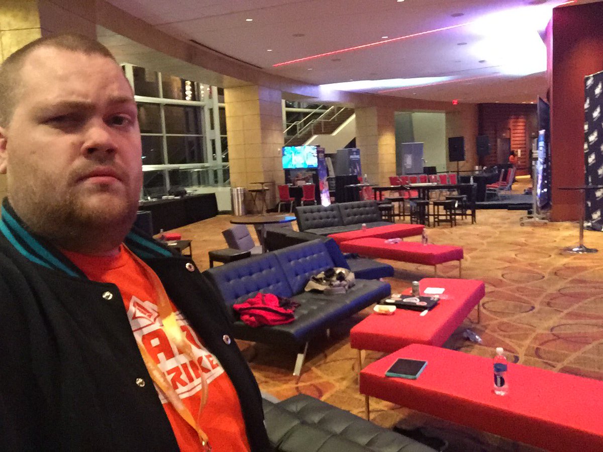 DrYoshiyahu's tweet photo. I literally have the entire media lounge to myself. #ThrowingAParty #MediaLoungeParty #BYO #HRX2018 https://t.co/k9fQnwH0Uo
