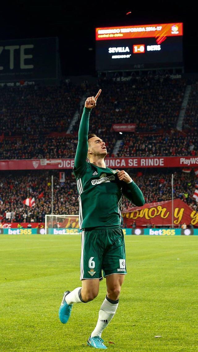 medellinrbb's tweet photo. El tifo sin recoger y el marcador 1-0 para ellos me la pone como la pata delantera del misterio de Tres Caidas. Ala a mamarla. https://t.co/6V5I0KqAUC