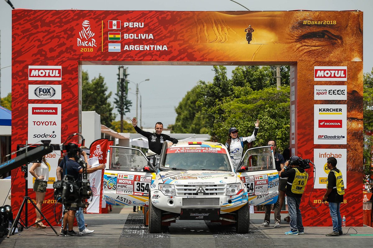 crisgutierrez's tweet photo. ¡Primer día del #Dakar2018 completado!  
Aquí os dejo la crónica 👉 https://t.co/WWCkb0wksp
  
#DKR @arc_racing @Mitsubishi_ES @BFGoodrichEU #GrupoAntolin @BurgosTur @Uremovil @TerraFecundis @ASTIntlogistics #GrupoCropu @karbium #Sidegal @dakar https://t.co/xySLVmgGD4