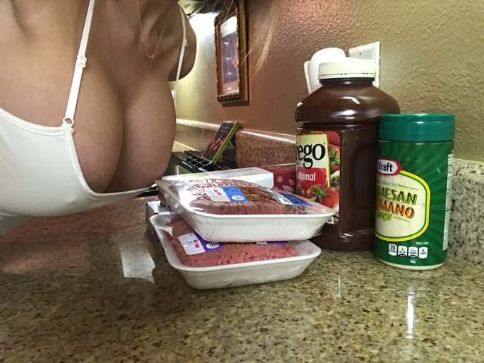 ADD me on https://t.co/Q8R0Kc4ei5 I am now posting daily and taking requests! Tonight is me cooking spaghetti<a href="/tag/helicopter"class="tags"><span>#helicopter</span></a>