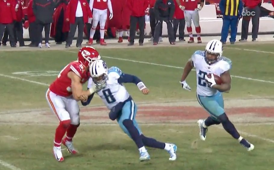 Marcus Mariota's block helps seal it for Tennessee