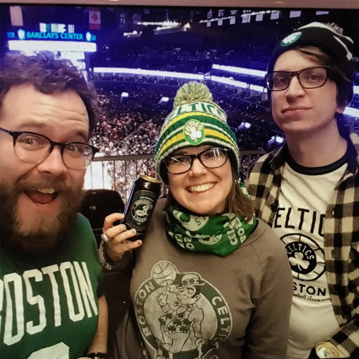 jackie_cain's tweet photo. This game is v frustrating but we‘re having fun &amp; are cute ☘️☘️🏀☘️☘️ #missyouAl #repBoston #atBklyn #repBklyn #lagerthatis #greenrunsdeep https://t.co/OHBbEarFDn