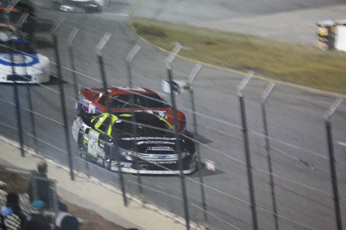MattWeaverRA's tweet photo. Jeff Choquette sets Bubba Pollard up for the lap two pass. #RedEye100 https://t.co/HxhyVFCyn4