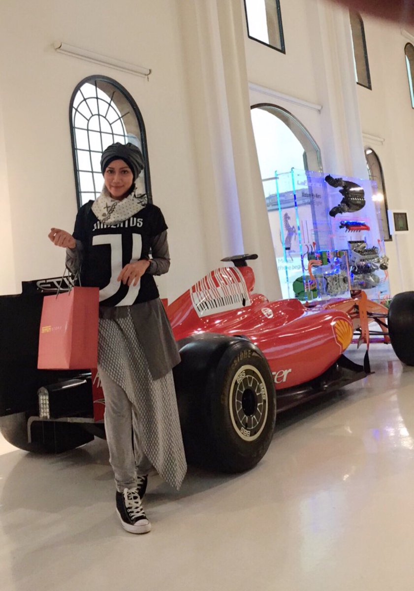 nieke_aereta's tweet photo. 31) Area Museum Engine, Enzo Museo #FerrariModenaItaly , boleh disentuh (kl mereka meleng), jangan dibawa pulang! โค๏ธ๐ https://t.co/SHuzaXJpO9