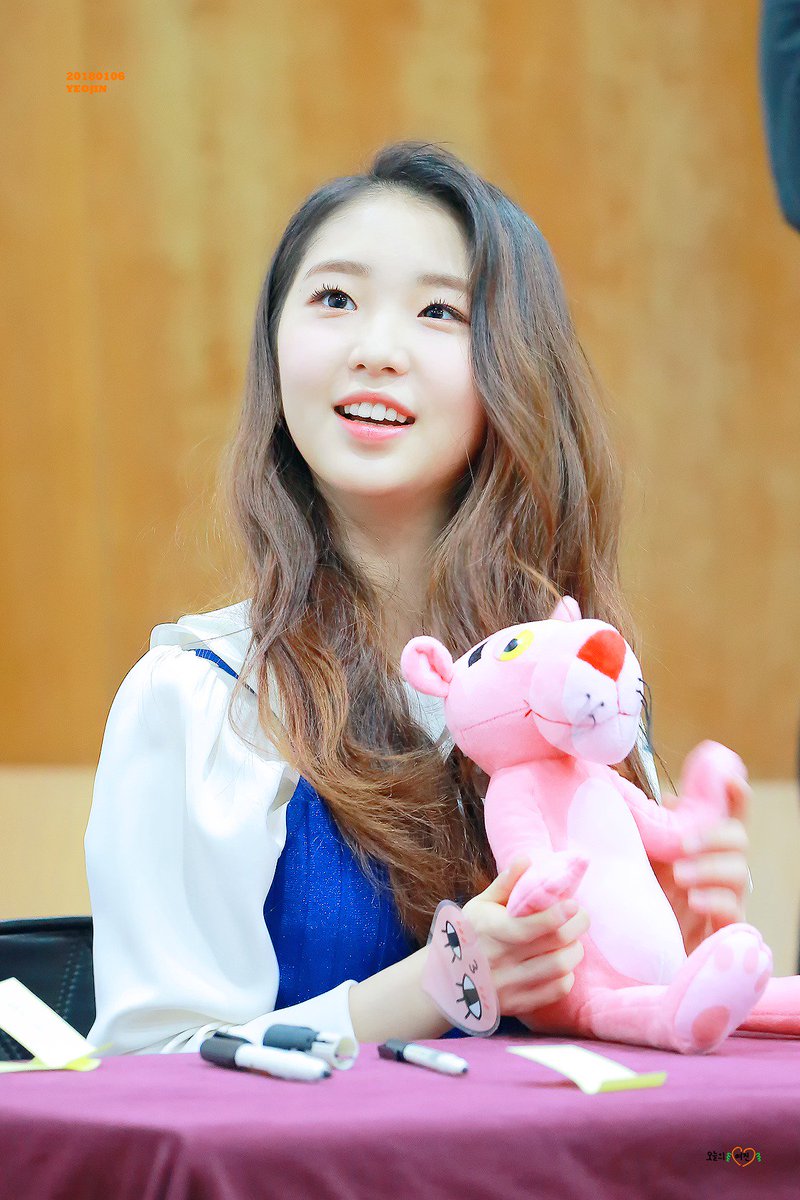 yeojin_day's tweet photo. @loonatheworld 🧡 #이달의소녀 #LOONA #여진 #YeoJin @loonatheworld https://t.co/ZTL3ZYfr5G https://t.co/DYddcRYT1f