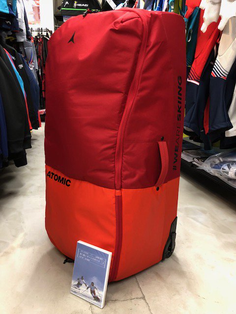 ISGwhite's tweet photo. #カンダコンペカン ATOMIC 130リットル!!最大級キャスターバッグ 店頭にあります。遠征に抜群の収納力！（DVDはサイズ比較です）＃APC #ATOMICPROCENTER https://t.co/vvAq3k6bEL