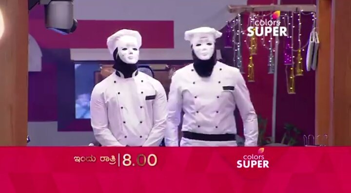 TeamKiccha's tweet photo. BiggBoss @KicchaSudeep Cooking in front of Contestants But they don't Know 😁
Suprbbb Surprise Episode...!!  Watch Today's Super Sunday with Sudeepa at 8Pm @ColorsSuper  #BBK5 https://t.co/TI06T0KQst
