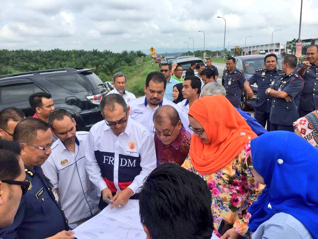 JBPM_official's tweet photo. YAS Dato Sri Wan Mohd Nor Bin Hj Ibrahim @KP_bombaJBPM  hadir ke Lawatan kerja ke tapak perancangan pembinaan BBP Bandar Tenggara bersama YB Timbalan Menteri KPKT https://t.co/jtHbNJ7diu