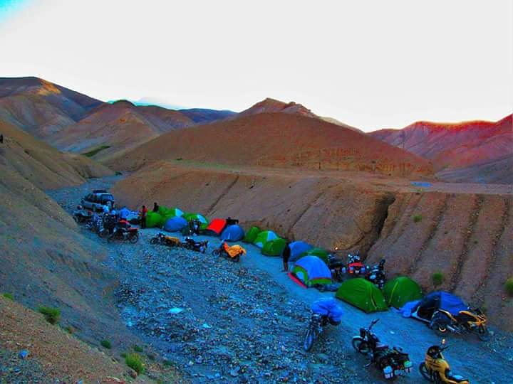 monkriderhemant's tweet photo. BE ADVENTUROUS 
#LadakhRoadTrip #Camping #24HourMojoPower #bonfire🔥 #GoldenMountain #Hbatg #Rider #Bikers #MotorbikeTour #MonkRiderHemant #MojoMonk #monkrider #HimalayanBikersAdventureTourGroup #Life #Ladakh #travel #travelers #MountainCamping https://t.co/6g6OtCEbjF